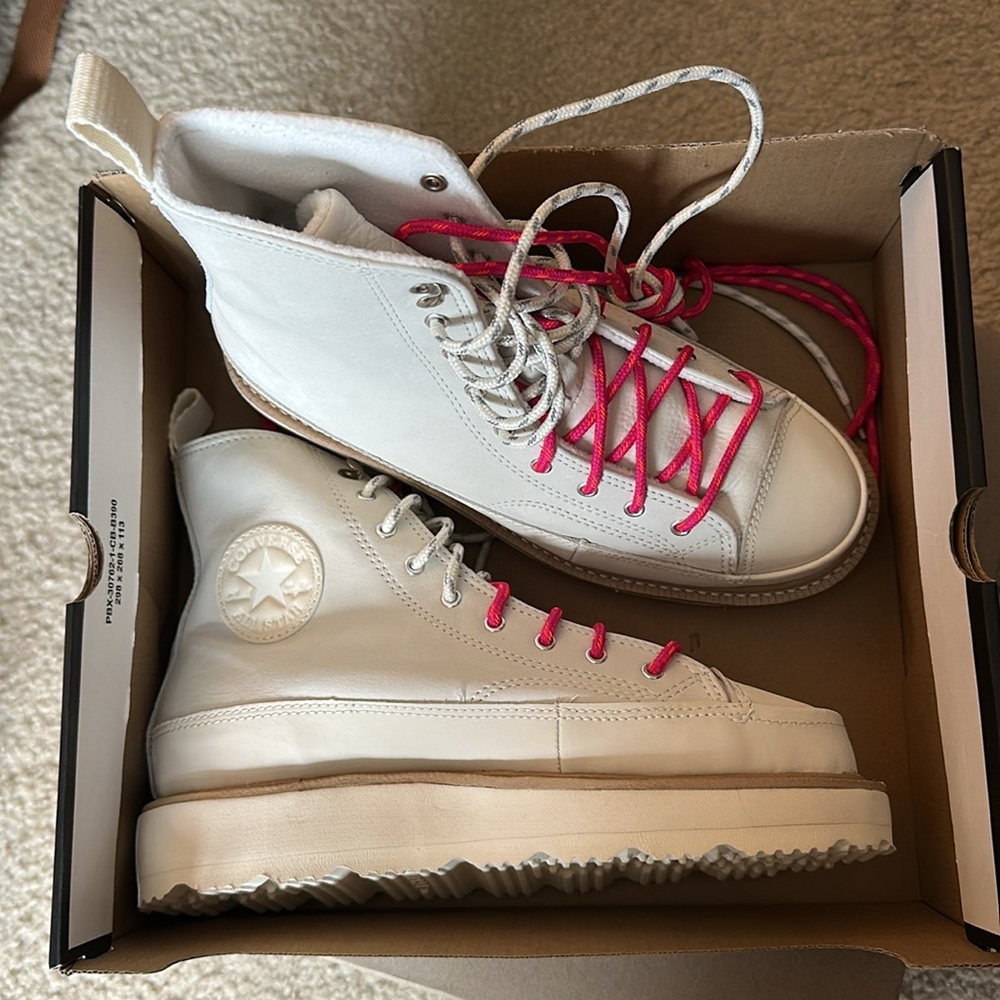 NWT Converse Chuck Taylor Crafted Leather Terrain Boot in Egret 173212C
